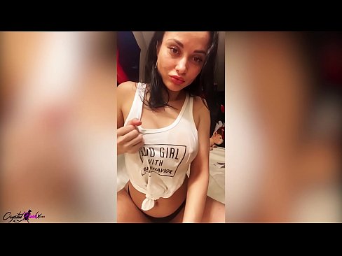 ❤️ Bella donna prosperosa che si masturba la figa e accarezza le sue enormi tette in una maglietta bagnata Porno duroal it.higlass.ru ☑